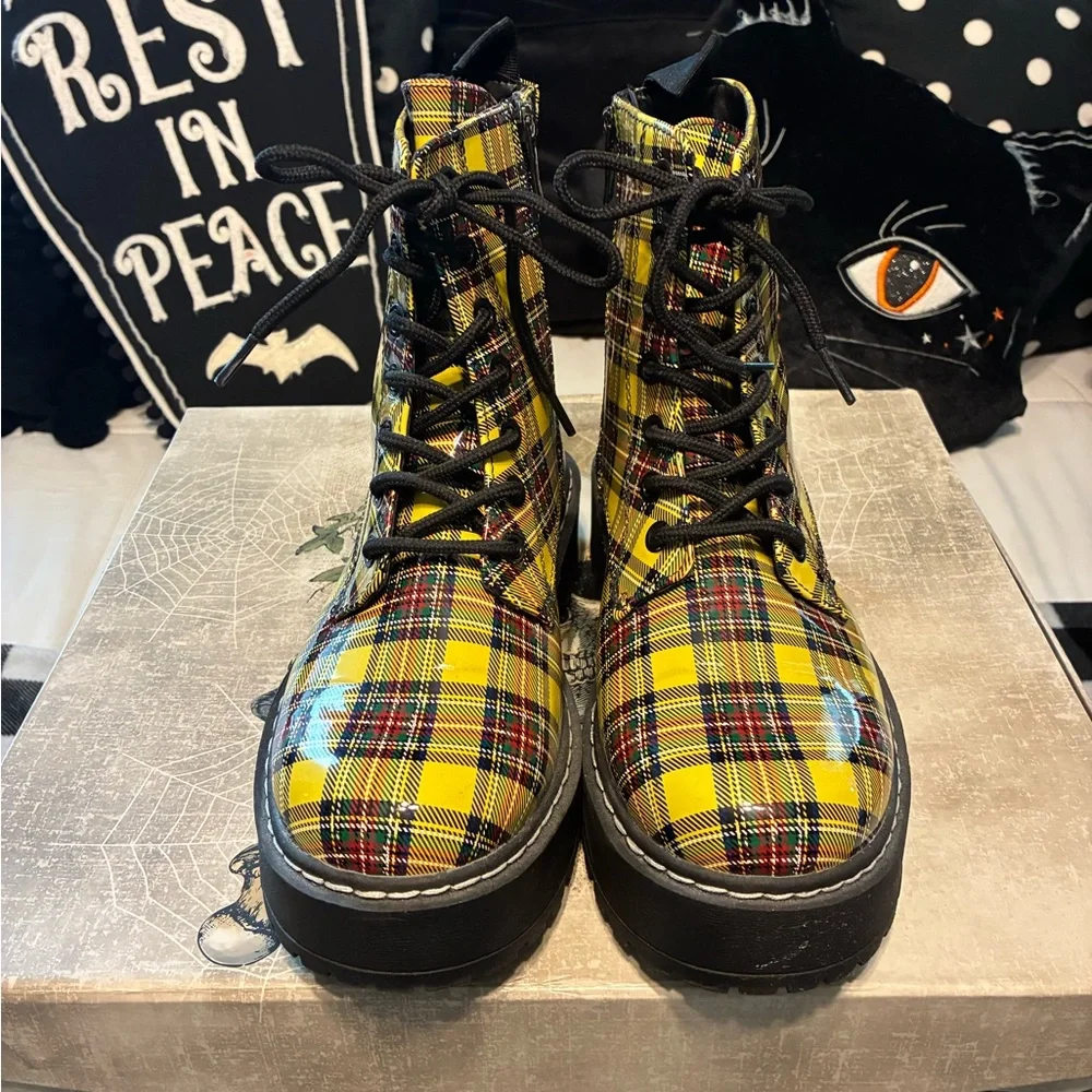 Betsey Johnson Torrid Plaid Platform Combat Boots Lace Up Zipper Side 7.5 Wide - Picture 2 of 12